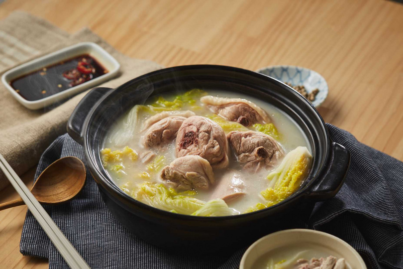 饗在家推出的砂鍋雞湯，冬天吃最適合不過！