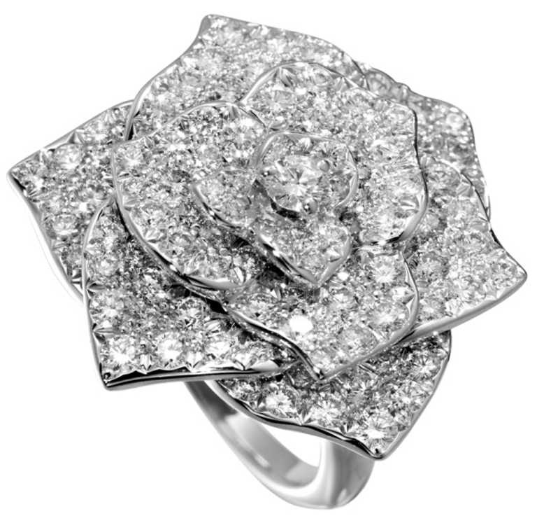 PIAGET「Rose」系列，玫瑰花造型白金鑽戒╱價格店洽。（圖╱PIAGET提供）