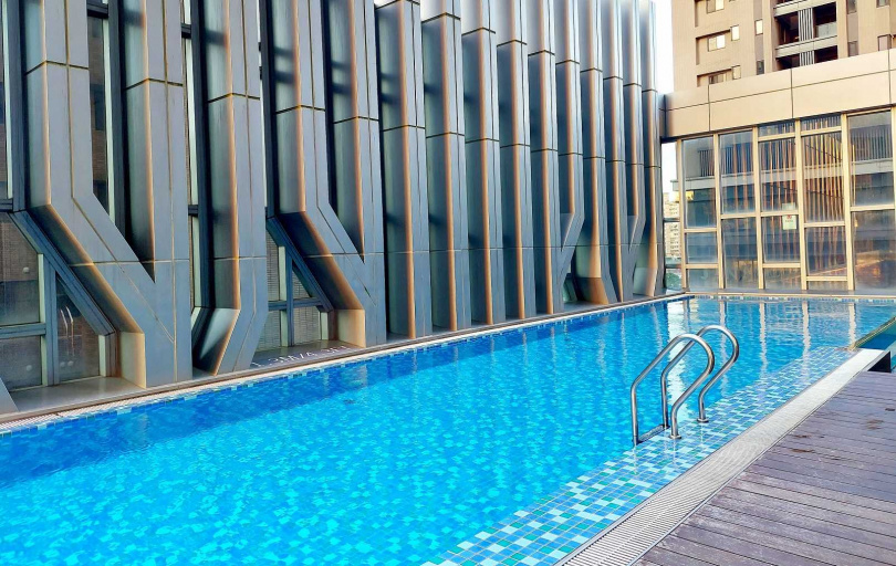 3樓休閒中心也有泳池可以使用。