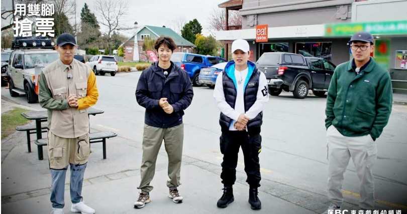 朱智勛（左起）、崔珉豪、呂珍九、河正宇組團到紐西蘭旅行，替年輕人爭取旅遊門票。（圖／東森提供）