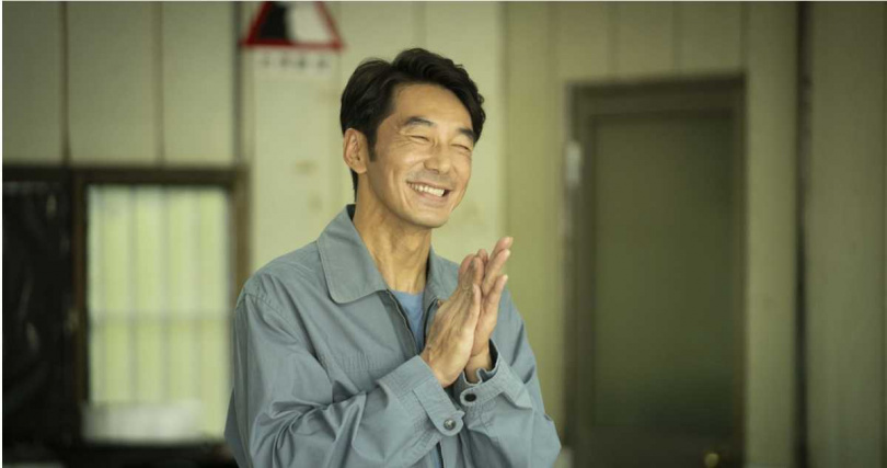 李李仁飾演林嘉俐及孫綻的大哥，總是用愛與包容照顧著大家。（圖／華視、LINE TV提供）