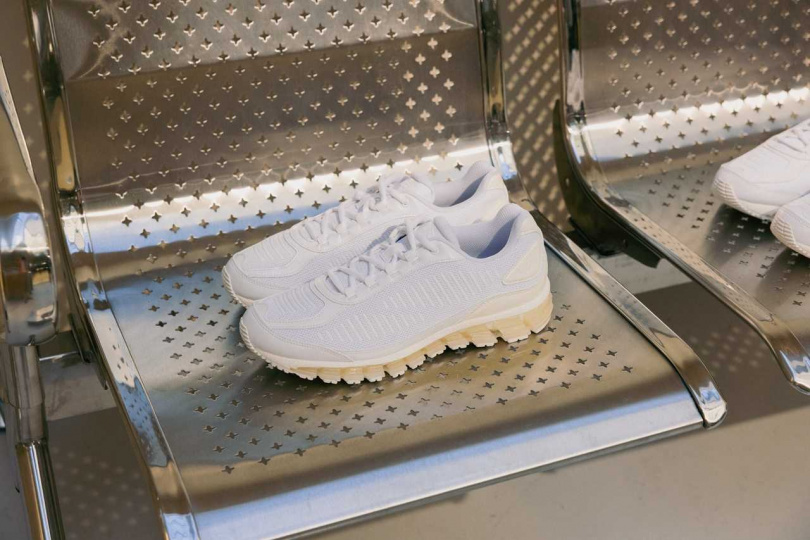 ASICS GEL-QUANTUM 360 I AMP x JJJJound (INVINCIBLE獨家販售)/7,080元(圖/品牌提供)
