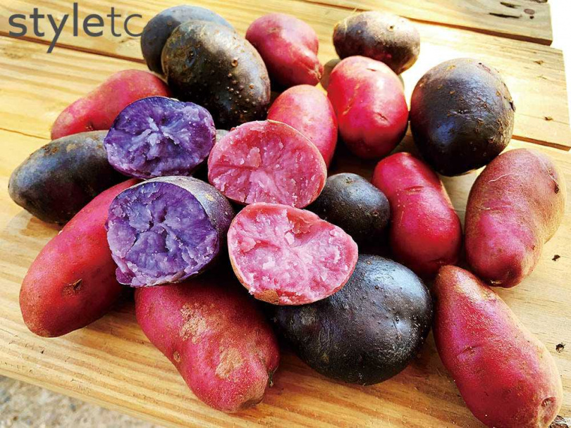 依不同時節，推出香氣濃郁、口感綿密的「幻紫馬鈴薯」與「紅寶石馬鈴薯」。（720元／5斤／箱）（圖／業者提供）