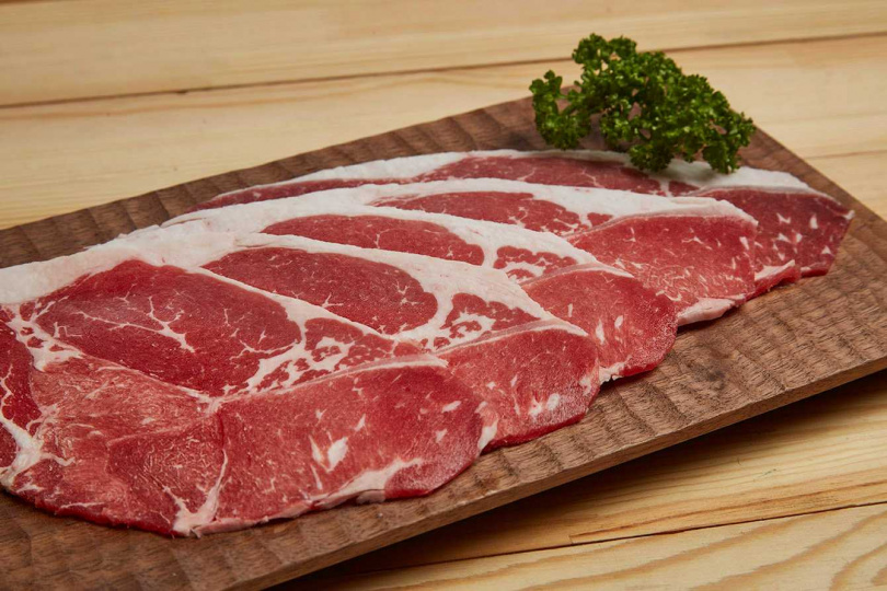 「肉次方」新增 698元價位，可享用經典紐約客等澎湃肉品。