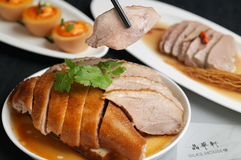 晶華軒此次共推出「蝦籽溏心蛋」、「花雕醉鵝肝」及「潮州滷水鵝」三款全新粵式前菜。