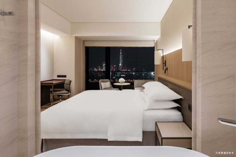 台北萬豪酒店跨年住房專案，天際景觀客房連續入住兩晚，專案價32,000元+15.5%起。