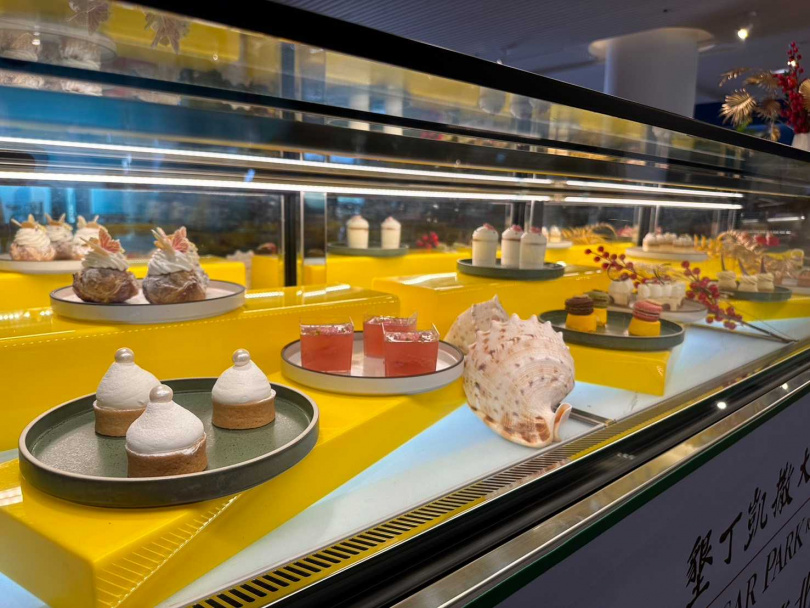 凱撒大飯店的西點主廚張志宏，經過嚴格篩選及試驗後，決定使用「日本北海道四葉乳業」的產品來製作十多款創意甜點！