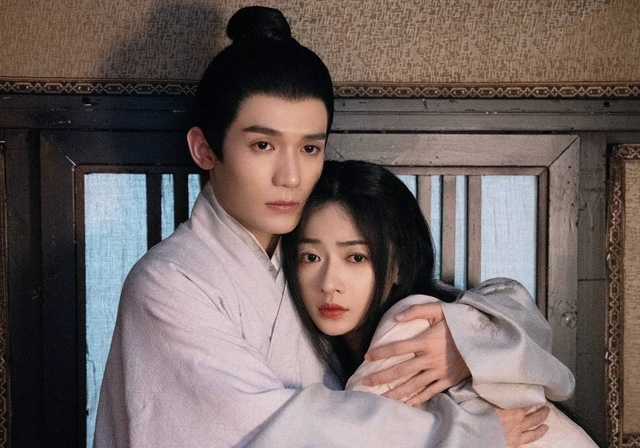 梁永棋在劇中（左）飾演渣夫謀害吳謹言（右）。（圖／中視提供）