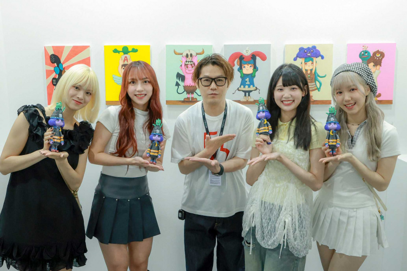 AKB48 Team TP與日本藝術家Hidy合照。（圖／好言娛樂提供）