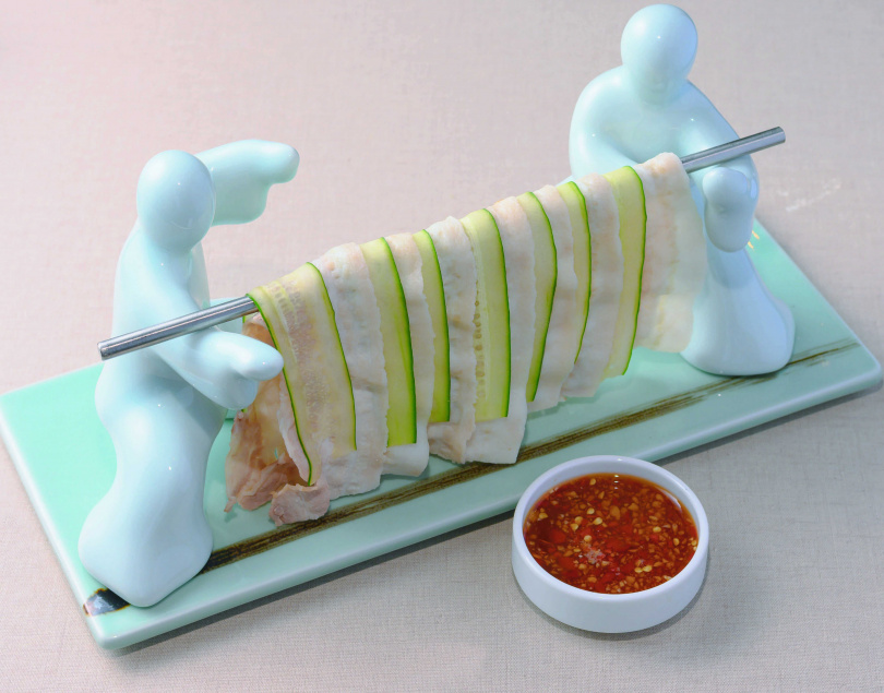 「YA問晾衣千刀肉」。（298元，圖／Ken香‧時髦中菜提供）