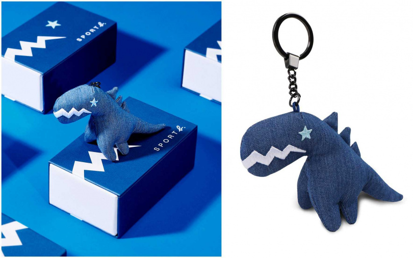 要怎麼獲得它？即日起只要於官方網站或門市單筆消費滿額8,000元，即可享800元加購“SPORT b. 丹寧恐龍造型悠遊卡”。（圖／品牌提供）