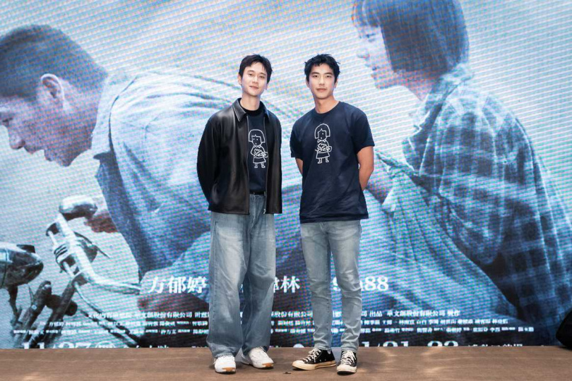 劉冠廷（左）、曾敬驊（右）出席《大濛》首映會，一出場就帥翻全場。（圖／華文創提供）