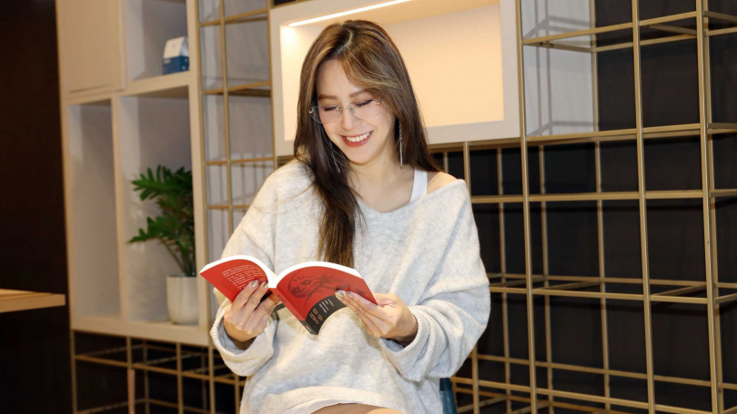 看多了人生百態，黃小柔更加堅定教育孩子的重要。（圖／方萬民攝）