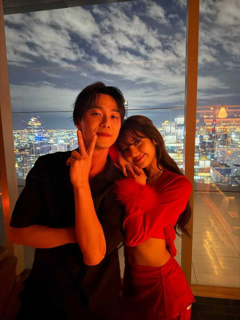 施柏宇驚喜與LISA同框(圖/ig)