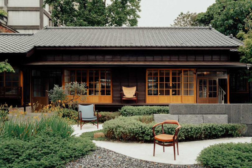 由後至前Chieftain Chair 酋長椅、Model 45 扶手椅、Model 44(Bone Chair)。(圖/品牌提供)