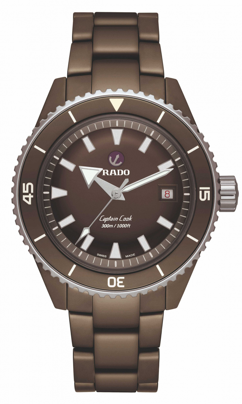 庫克船長高科技陶瓷潛水腕錶R32130312霧面橄欖綠色高科技陶瓷外部鏈帶／建議售價 102,100元（圖／品牌提供）