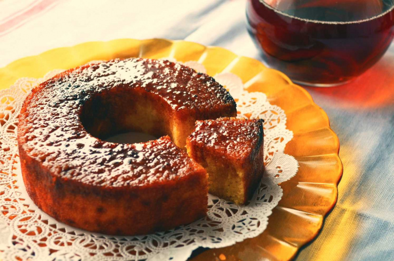 「楓糖年輪蛋糕」是一款品牌的原創商品，嚴選楓糖製作，年輪蛋糕的表面裹上了一層焦糖，香脆的焦糖粒口感搭配香軟細緻的蛋糕，焦糖香與楓糖味更在每一口的品嚐中釋放。