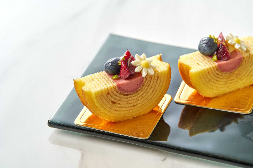 「年輪酸櫻桃蛋糕」，將源自德國的年輪蛋糕搭配櫻桃奶霜，創造出溼潤且充滿果香的甜蜜口感。