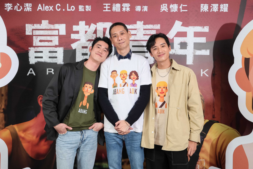 吳慷仁（左起）、導演王禮霖、陳澤耀出席慶功宴，慶祝電影《富都青年》在台票房破億。（圖／甲上提供）