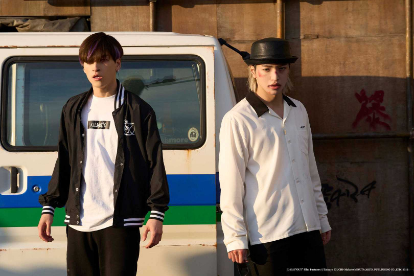 大平祥生（右）和金城碧海是日本夯團JO1的成員，導演為兩人設計了帥氣出拳的畫面。（圖／原創娛樂提供）