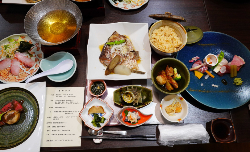 酒店內的「風路」餐廳晚餐提供季節海陸料理，建議可選擇一泊二食方案。（圖／魏妤靜攝）