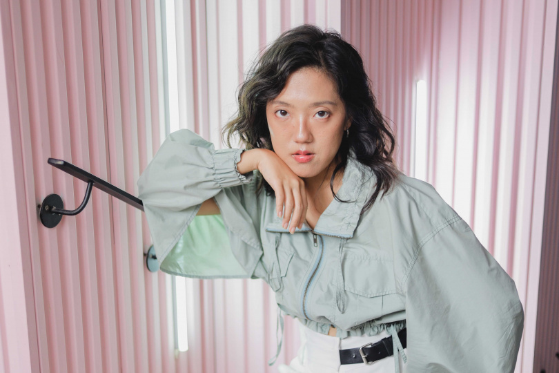 李竺芯曾就讀台藝大廣電系,非常熟悉剪接、企劃等工作。(圖/本刊攝影組)