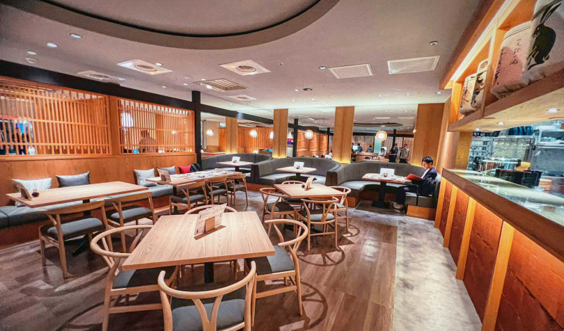 「菜な」占地逾百坪,擁有127席座位與多間包廂。(圖/nana提供)