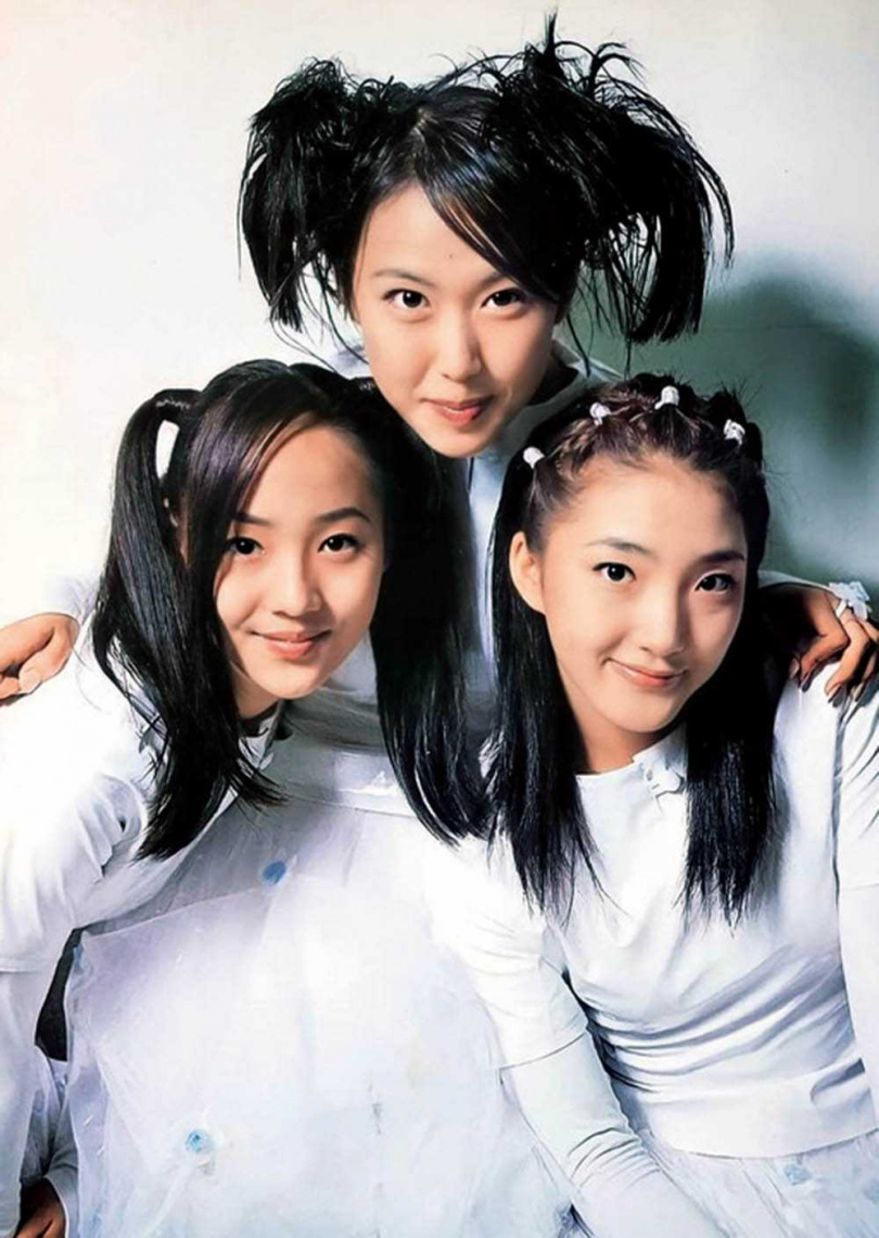 柳真（左）是元祖妖精女團「S.E.S.」成員，雖年屆40，但唱跳功力未減。（圖／翻攝自網路）