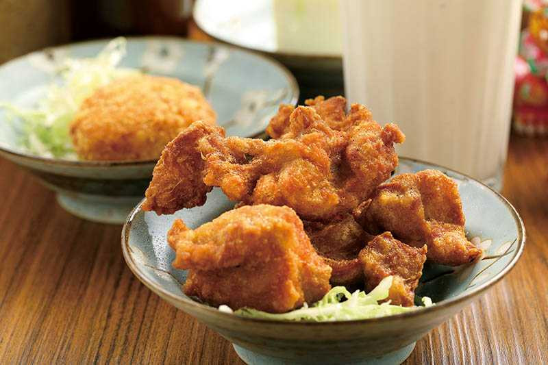 「咖哩日式風味唐揚雞」金黃酥脆的唐揚雞，在醃製時加入咖哩，香氣十足。（120元）（圖／于魯光）