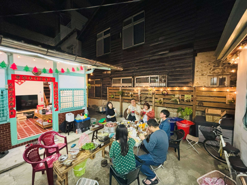有著回到鄉下阿嬤家般親切的「家暖暖」，帶遊客重回六十年前的台灣民間日常。（圖／家暖暖提供）