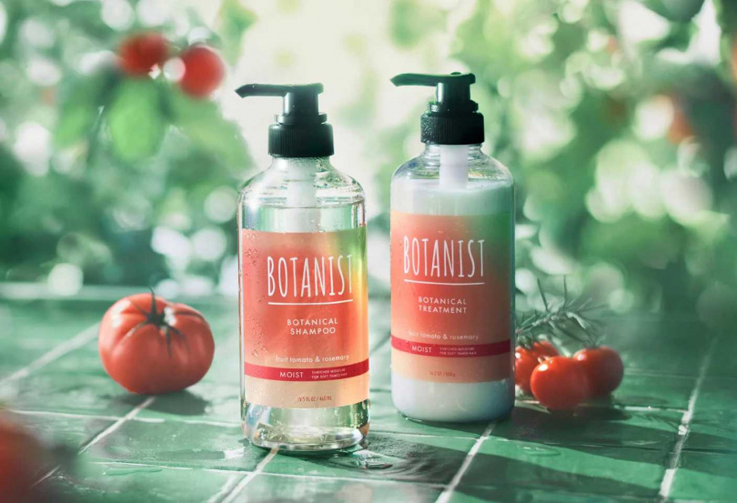 BOTANIST限定發售的水果番茄&迷迭香氛系列，有分為滋潤型洗髮精和清爽柔順型洗髮精，可依照個人髮質需求來做挑選。（圖／品牌提供）
