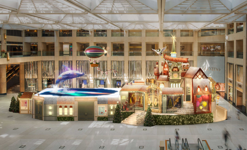 置地廣塲中庭以高達11米的「Noëlia at LANDMARK」燈塔裝置成為焦點，搭配12米見方的祈願湖。（圖片提供／港旅局）