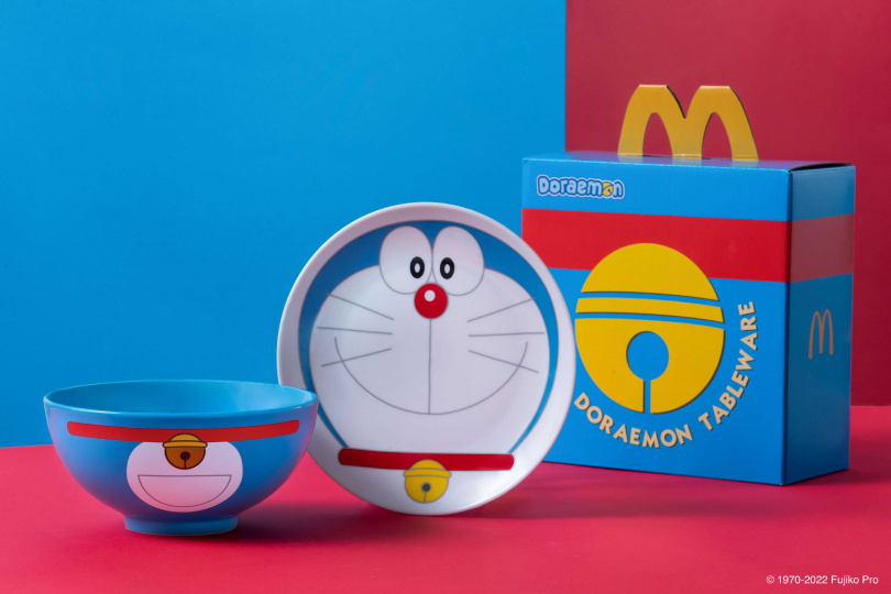 麥當勞「哆啦A夢－經典陶瓷碗盤套裝組」自用裝點心、送禮表心意，農曆過年麥當勞給您最棒的神奇道具！