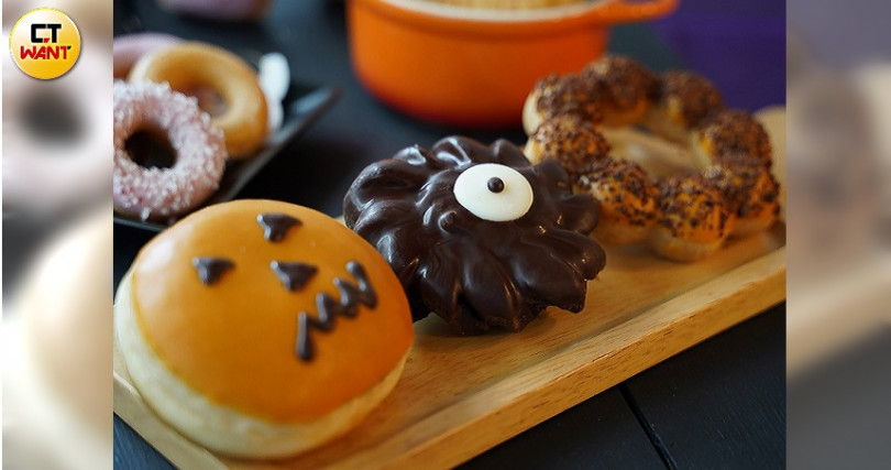 南瓜巧貝(左)、獨眼巧克力(中)、南瓜脆脆波堤(右)。（圖／Mister Donut提供）