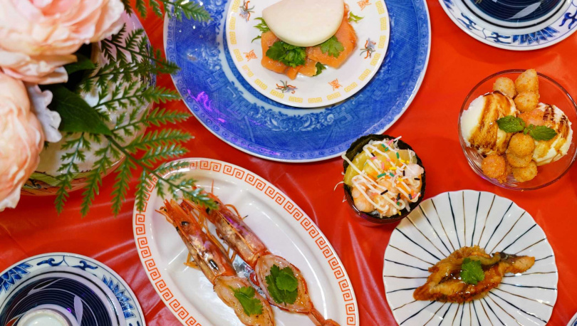 MAGiC TOUCH推出「燻鮭虎咬豬」、「蒜蓉燒赤蝦」、「鰻魚香米糕」、「旺來蝦球卷」與「花好月圓冰」5款延伸自辦桌菜的特色新品。