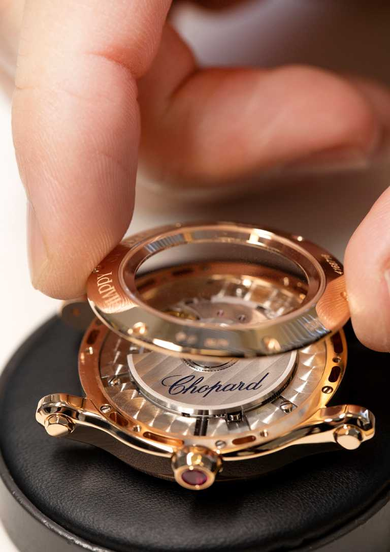 全新Chopard「Happy Sport」系列腕錶亞洲限定版，錶殼採用符合倫理道德標準的18K玫瑰金製成，彰顯王者風範。（圖╱Chopard提供）