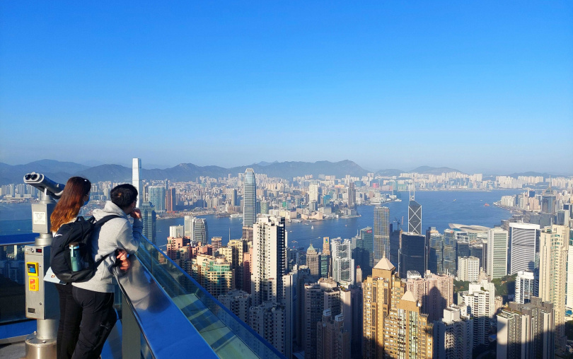 上「凌霄閣摩天台428」觀景，可以極佳角度俯瞰香港都會區風貌。（圖／魏妤靜攝）