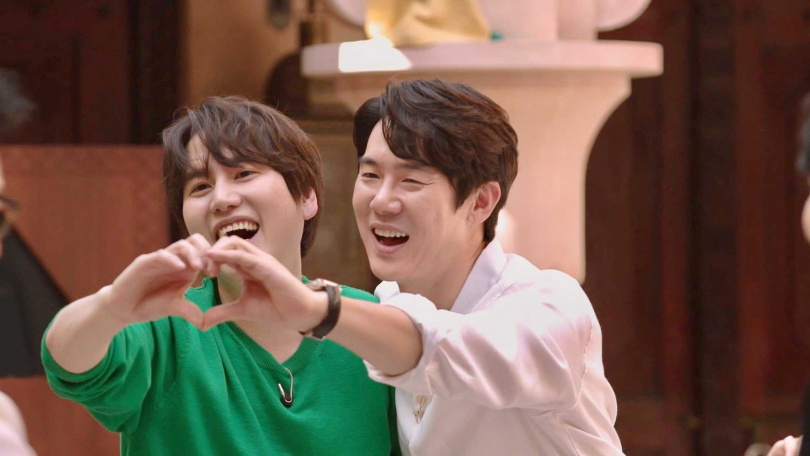 Super Junior圭賢（左）與柳演錫（右），在節目中展現出獨特兄弟情。（圖／中天）
