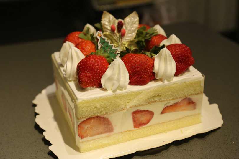 香芋草莓生乳蛋糕(圖／品牌提供）