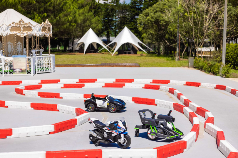 朋趣童樂園–綠野賽車，大人小孩都能一起同樂。