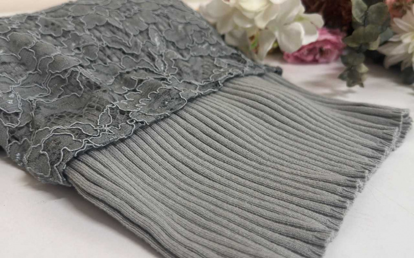 ▲「韓國設計師款蕾絲激瘦精品衣」假兩件式設計，內層為高彈性嫘縈，貼合肌膚卻不緊繃，給予舒適支撐。（圖片提供／SiOHER熹歐禾官方）