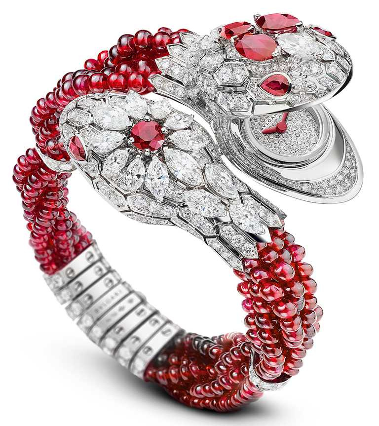 BVLGARI「Serpenti Misteriosi Intrecciati」頂級珠寶神秘腕錶，紅寶石款╱19,133,000元。（圖╱BVLGARI提供）