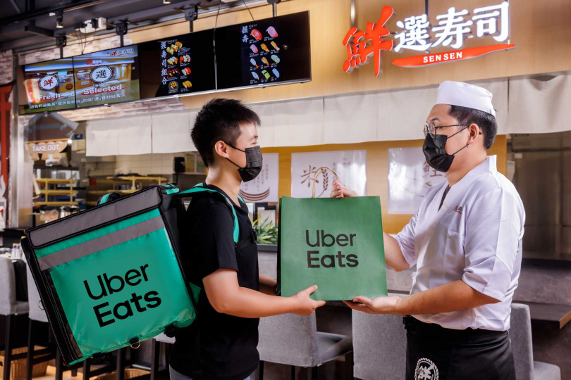  DON DON DONKI南港三號店初登台的「鮮選壽司」自10月起獨家上架 Uber Eats，各式壽司、海鮮丼、豪華套餐組合，打開 Uber Eats App 隨點即送到府。