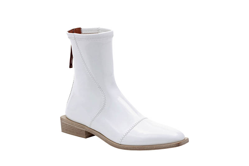 Fendi 白色短靴／34,900元