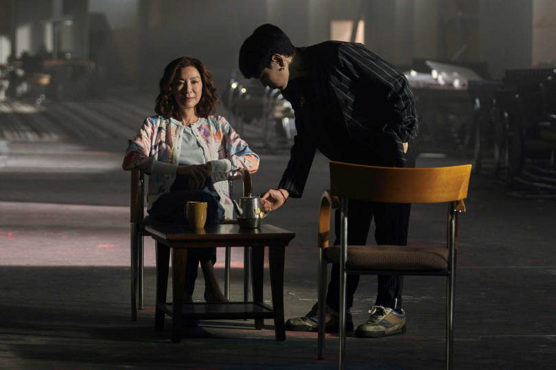 楊紫瓊在《孫家兄弟》中飾演黑道老大寇世勳的老婆。（圖／Netflix提供）