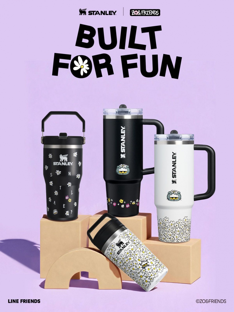 Stanley1913×ZO&FRIENDS防漏吸管隨手杯0.88L,淘趣黑、淘趣白/各1,850元。Stanley1913×ZO&FRIENDS手提吸管杯2.0 0.59L,黑花花/1,580元。Stanley1913×ZO&FRIENDS真空馬克杯0.35L,白花花/1,380元。(圖/品牌提供)
