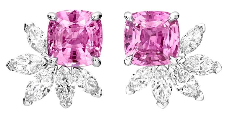 PIAGET「Treasures系列」18K白金粉紅藍寶石高級珠寶鑽石耳環╱價格店洽。（圖╱PIAGET提供）