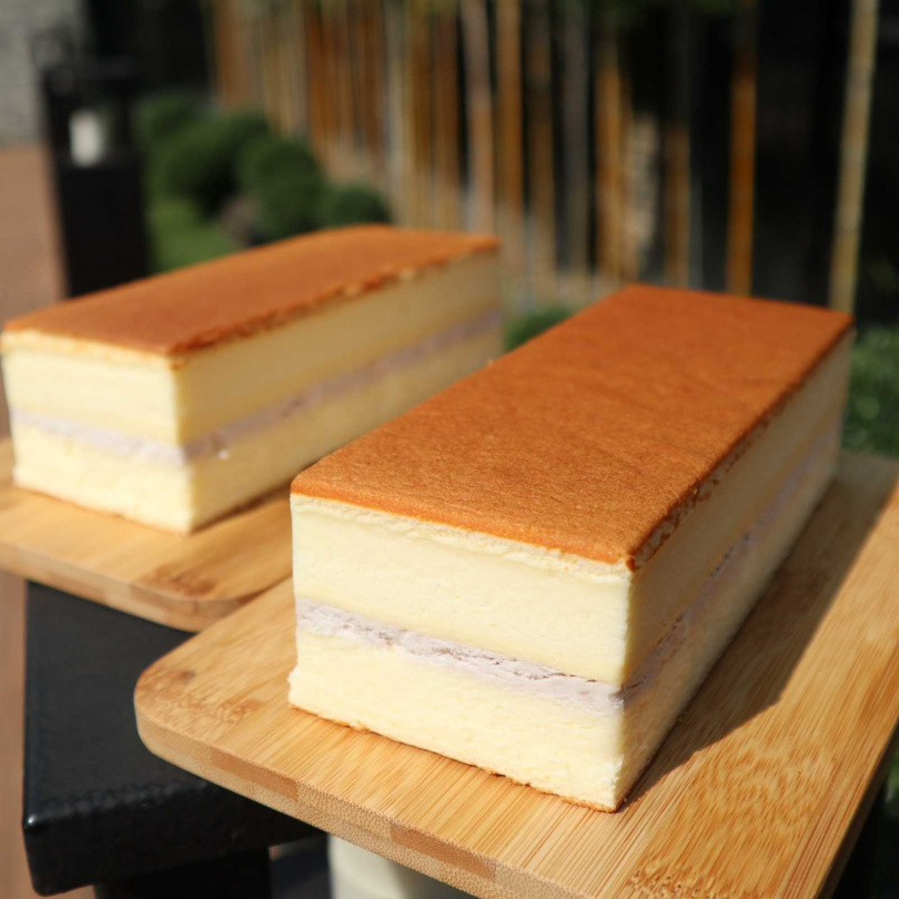 「芋香布蕾蛋糕」上下層是起司濃郁乳酪蛋糕，以黃金比例的牛乳和cream cheese調製而成。
