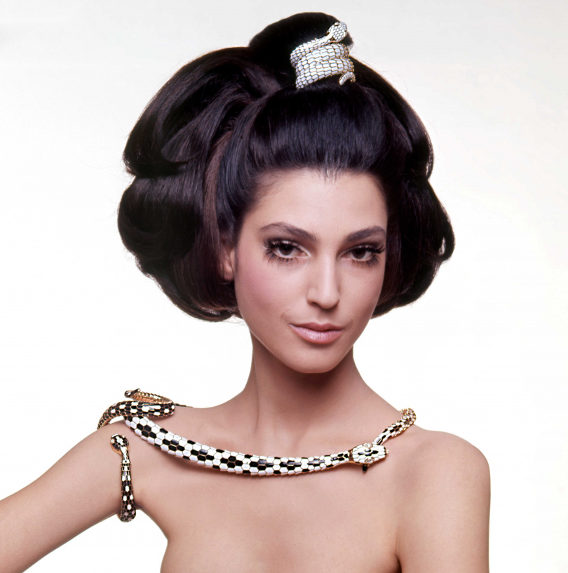 1968年意大利女演員Benedetta Barzini配戴SERPENTI系列珠寶登上美國VOGUE雜誌，由義大利時尚攝影師Gian Paolo Barbieri拍攝（圖／品牌提供）