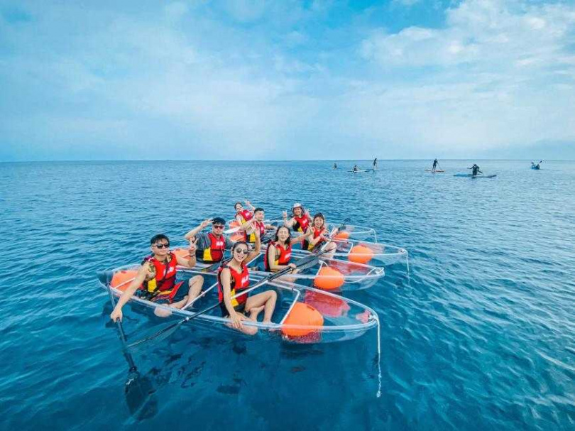 小琉球熱門體驗包括浮潛、透明獨木舟、SUP立槳等，最低優惠48折。（圖／KKday提供）